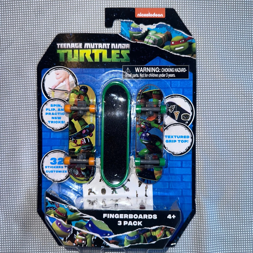 NIP Nickelodeon Teenage Mutant Ninja Turtles Fingerboards 3 Pack & 32 Stickers